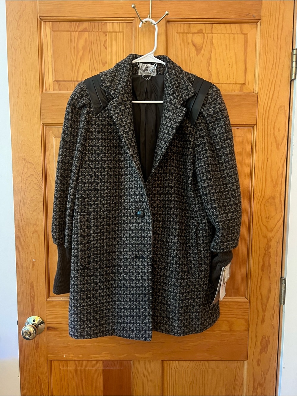 Vintage Women’s Houndstooth Wool-Blend Coat Black/Grey leather accent trim
